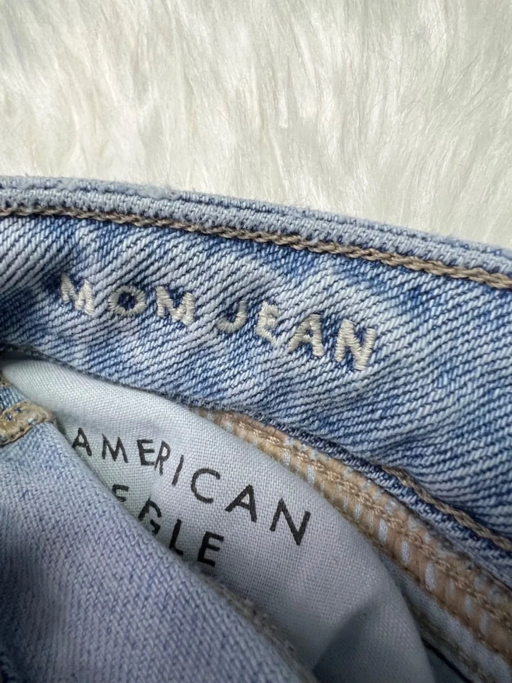 👖|•AMERICAN EAGLE•| Fun Waist High Rise 'Mom Jean' Size 4👖